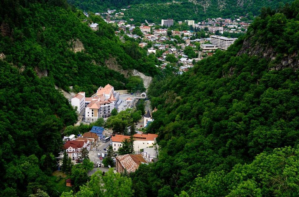 Apart-Otel Nino Borjomi Eksteriør billede